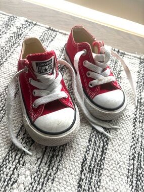 Converse Kids Red Low-Top Canvas Sneakers, toddler size 5